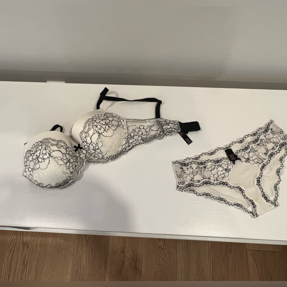 Victoria secret intimate set